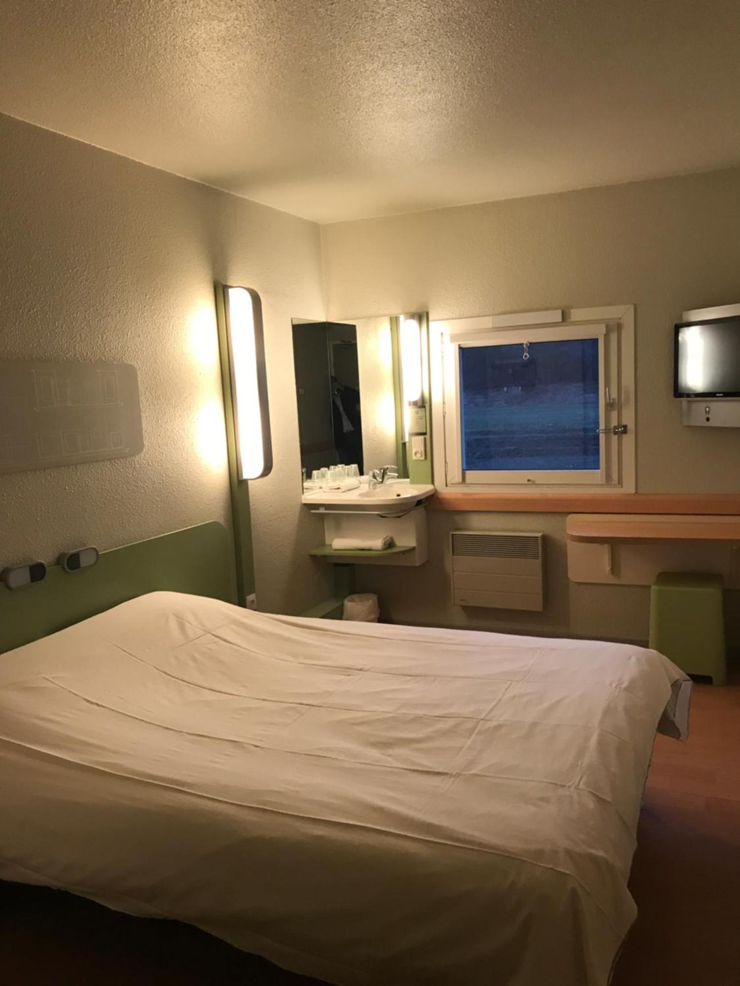 Ibis Budget L'Isle Adam Exteriör bild