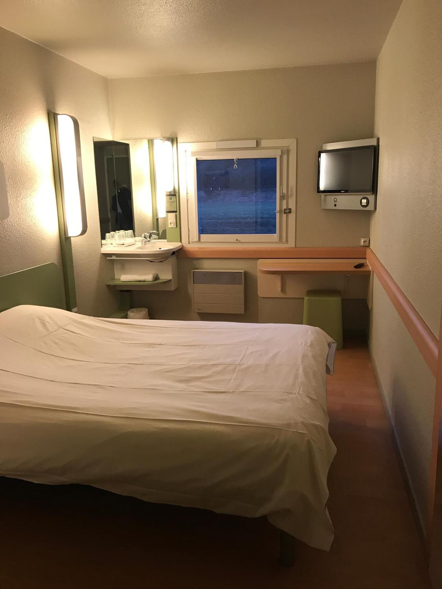 Ibis Budget L'Isle Adam Exteriör bild