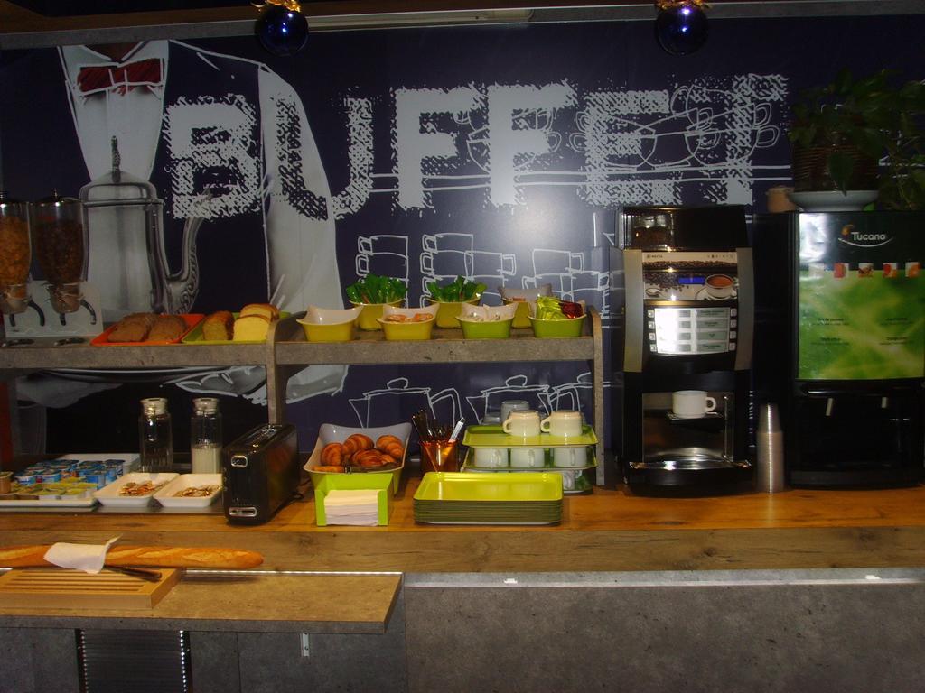 Ibis Budget L'Isle Adam Exteriör bild