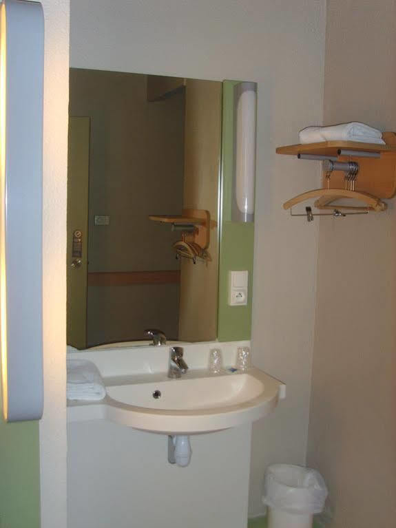 Ibis Budget L'Isle Adam Exteriör bild